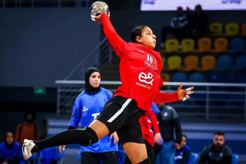 كرة يد.. سيدات الأهلي يهزمن سموحة ويتوجن بلقب السوبر المصري